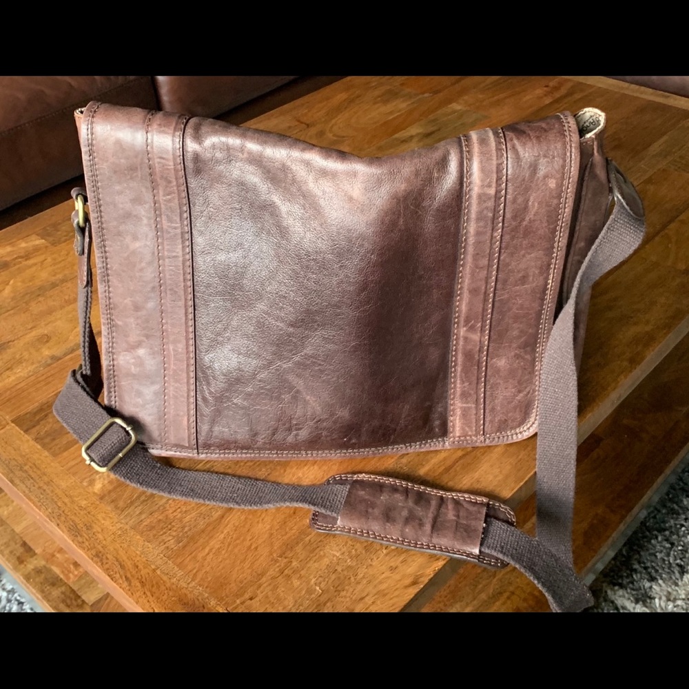 Old Angler Men’s Soft Leather Messenger Bag